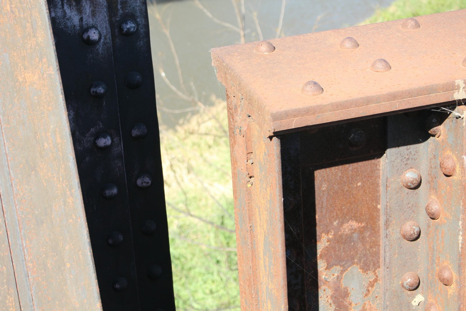 Cut marks on north span